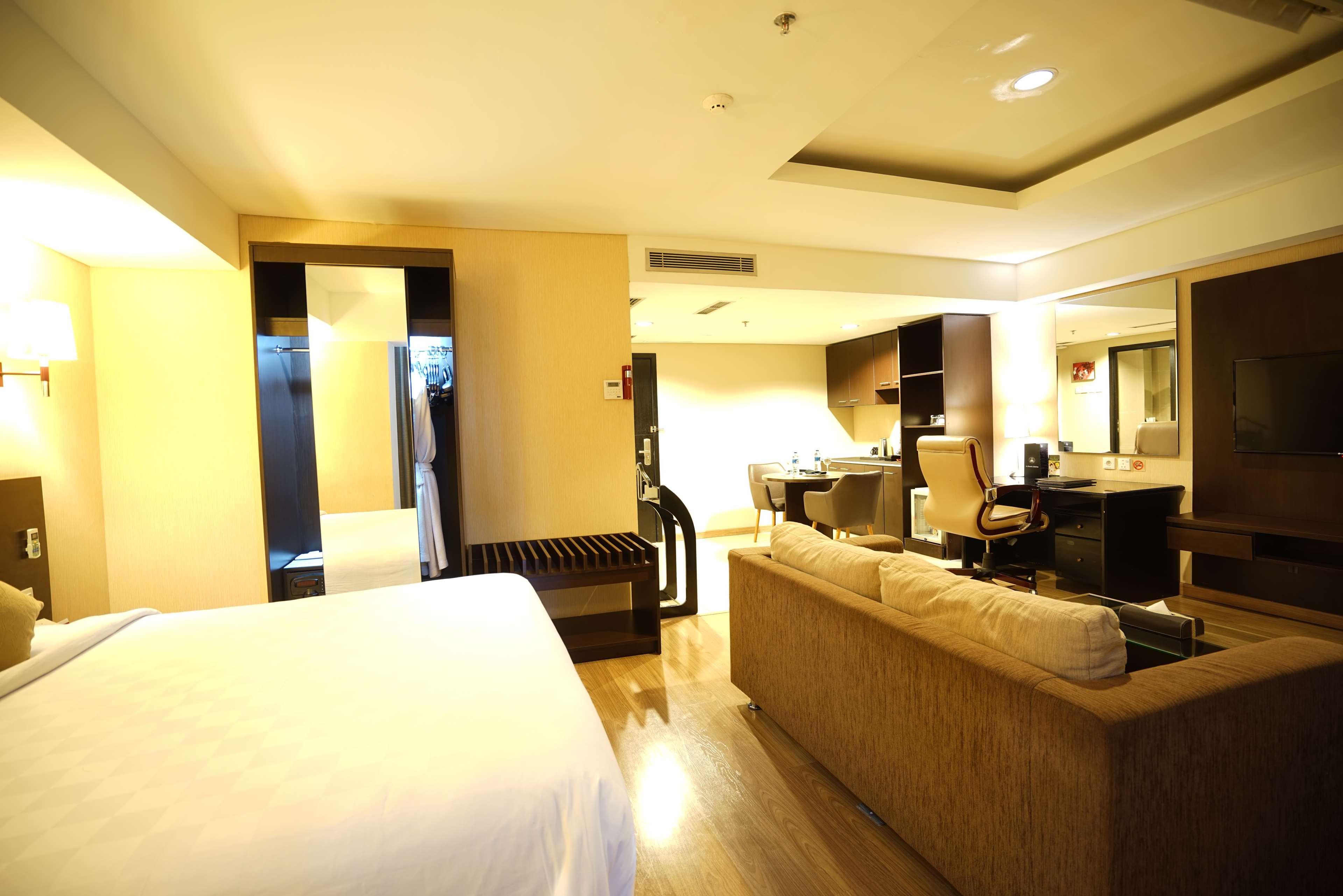 Best Western Premier The Hive Джакарта Экстерьер фото