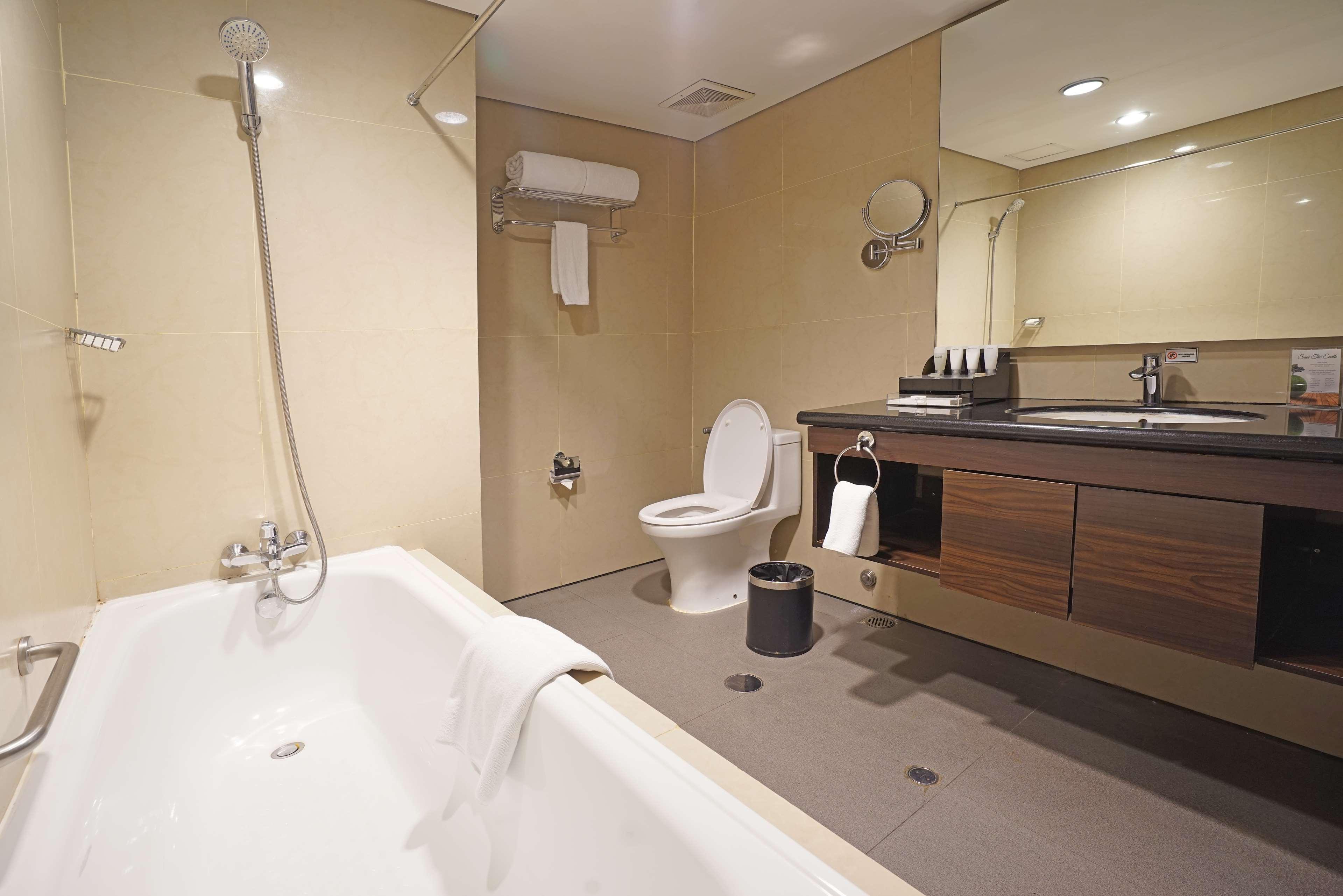 Best Western Premier The Hive Джакарта Экстерьер фото