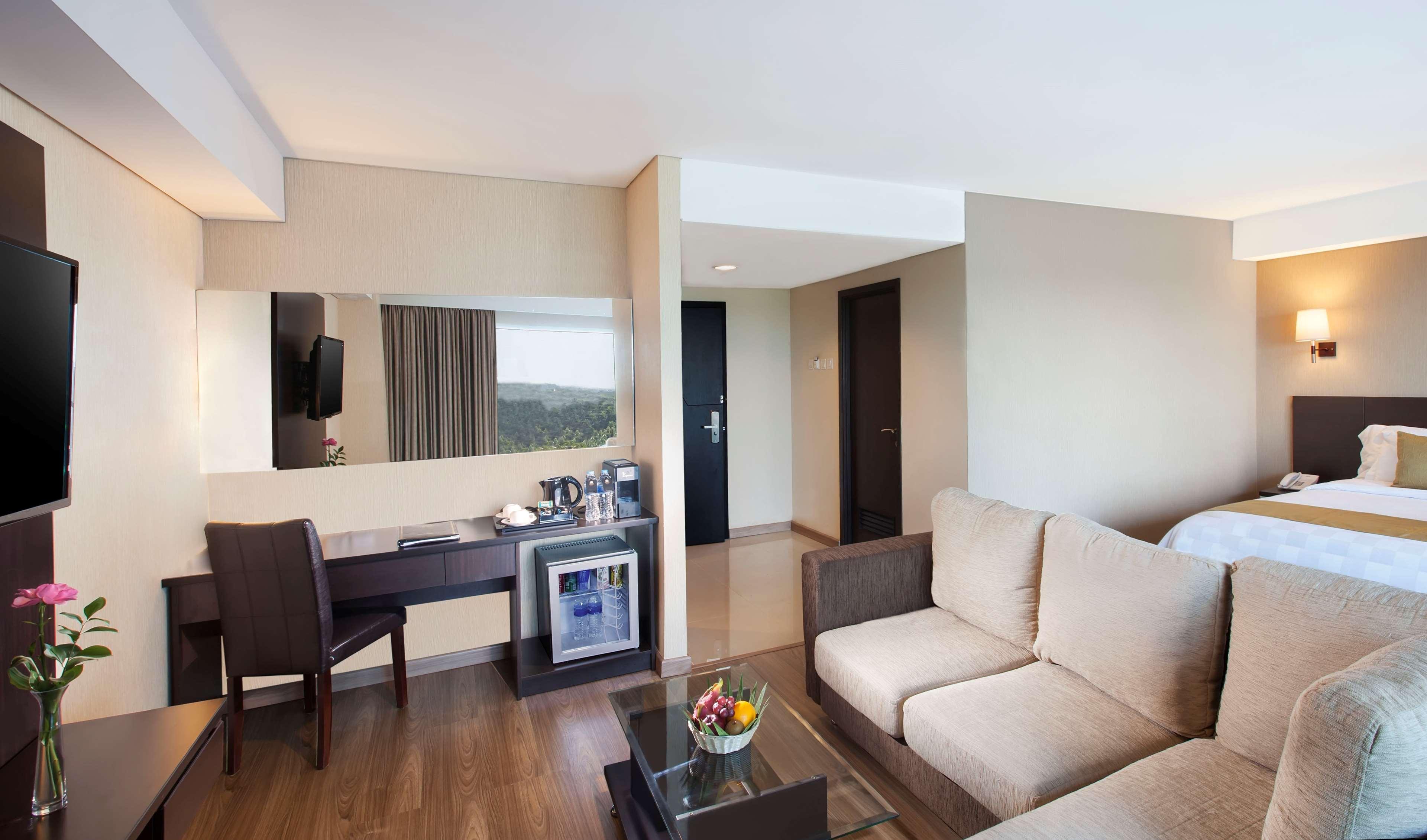 Best Western Premier The Hive Джакарта Экстерьер фото