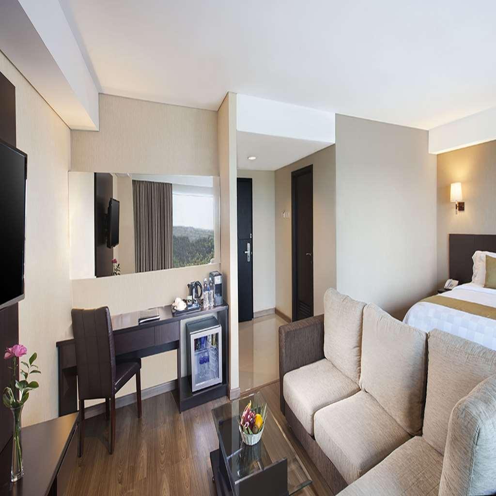 Best Western Premier The Hive Джакарта Номер фото