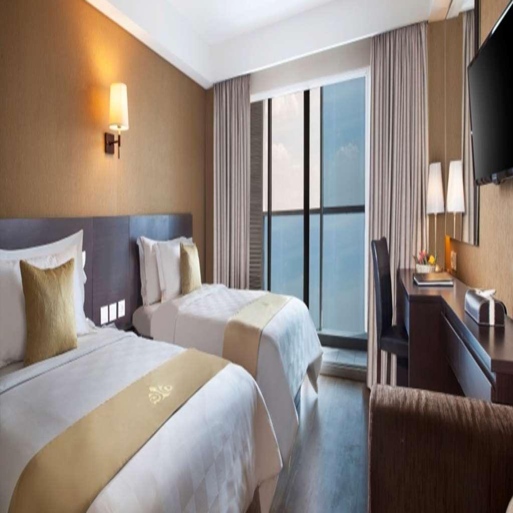Best Western Premier The Hive Джакарта Номер фото